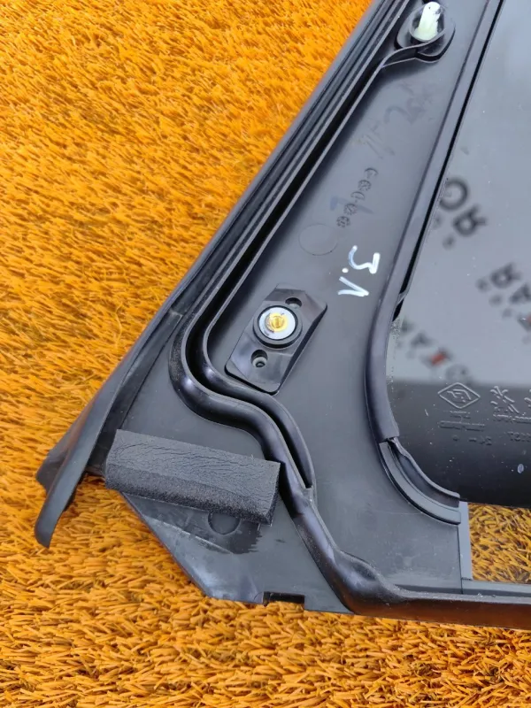 Форточка задняя