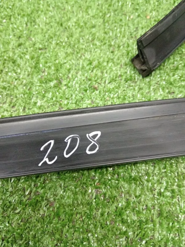 Уплотнитель стекла двери