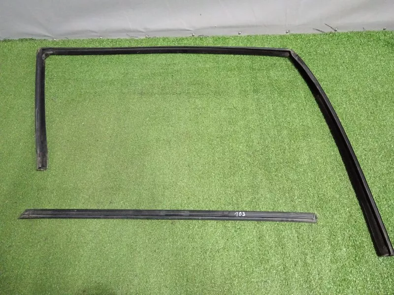 Уплотнитель стекла двери