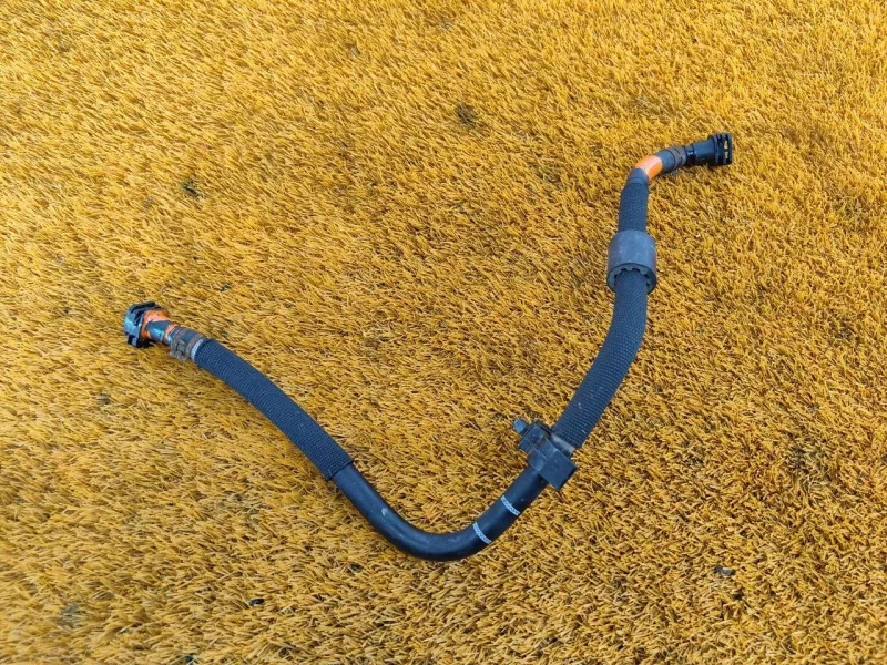 Трубка топливная