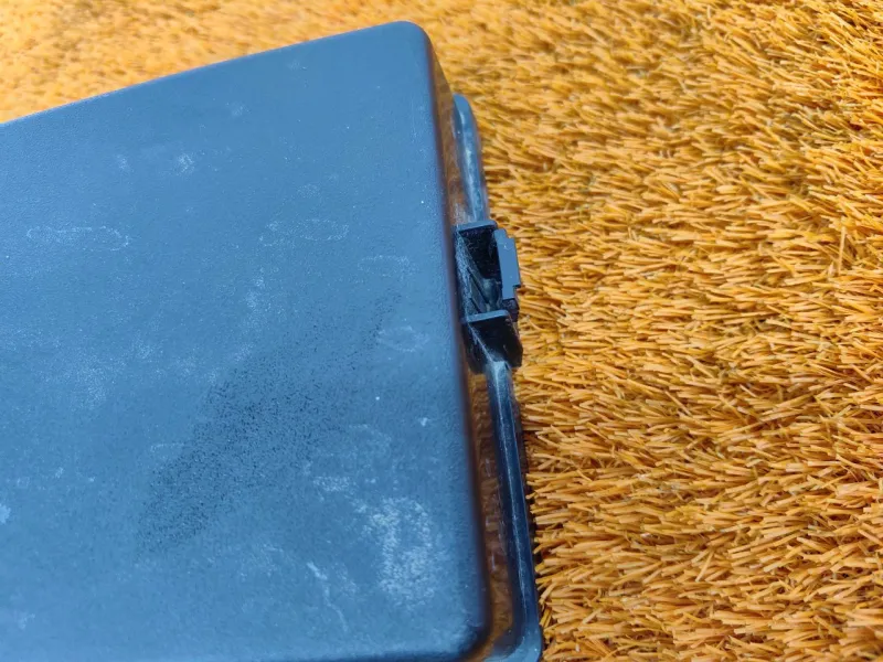 Крышка блока предохранителей