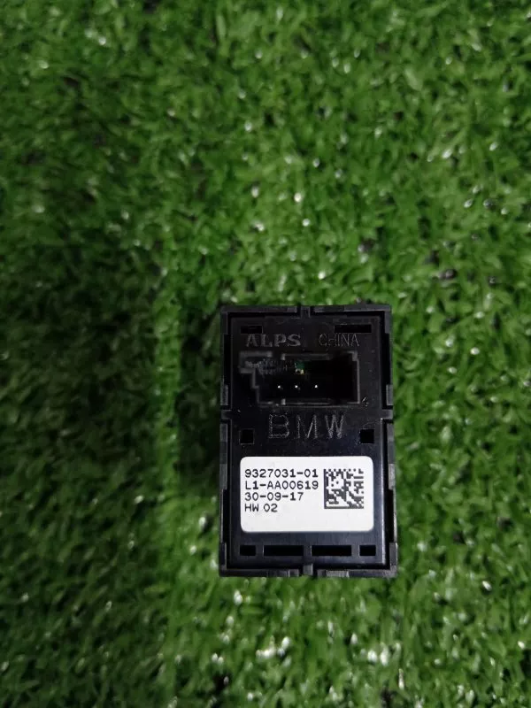 Кнопка стеклоподъемника