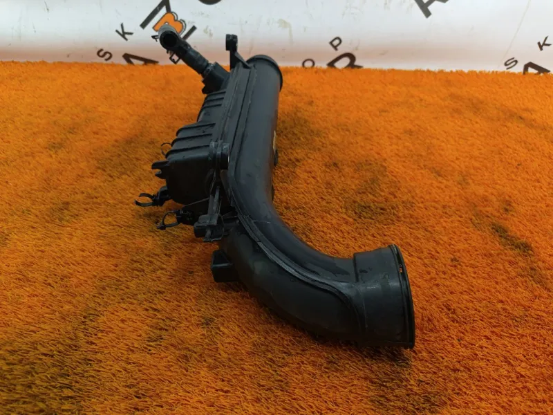 Патрубок воздушного фильтра