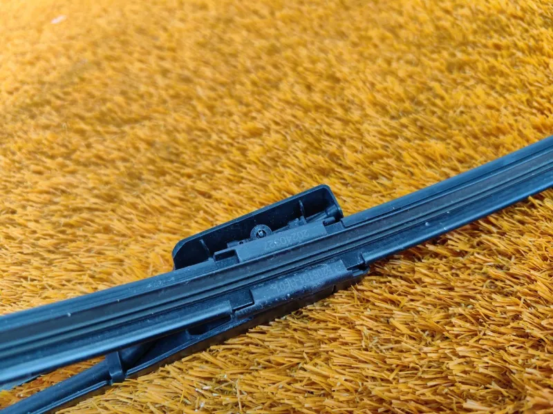 поводок стеклоочистителя