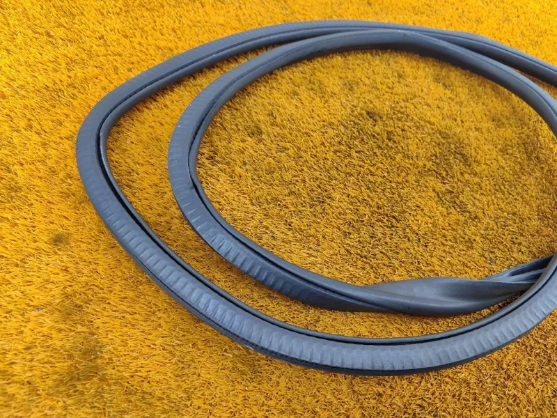 Уплотнитель проема двери