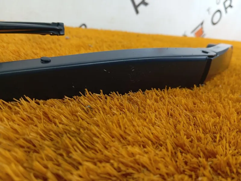 поводок стеклоочистителя