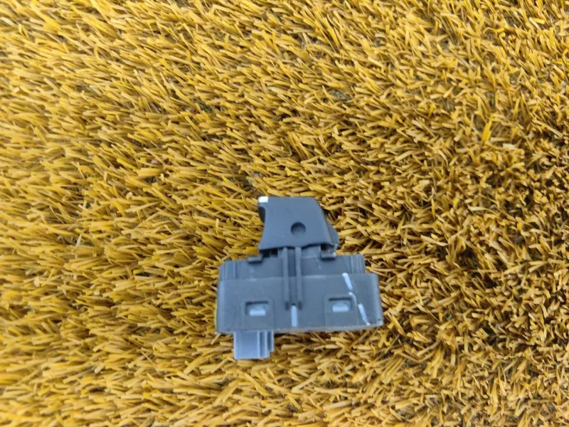 Кнопка стеклоподъемника