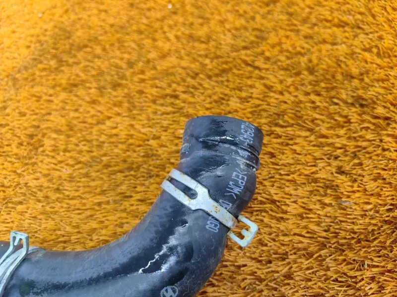 Патрубок радиатора