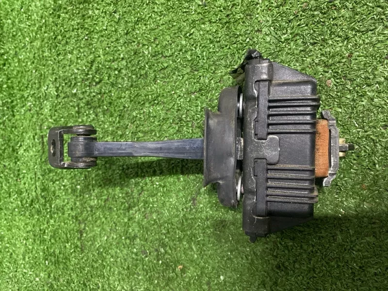 Ограничитель двери