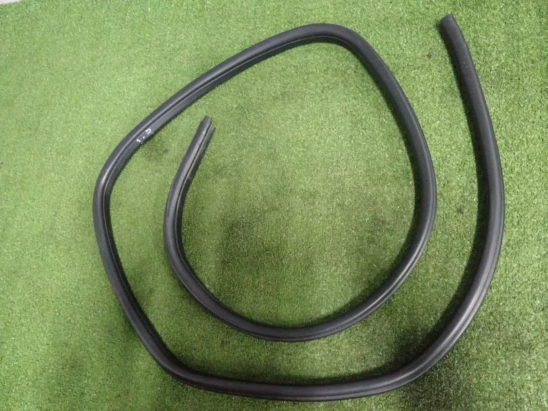 Уплотнитель проема двери