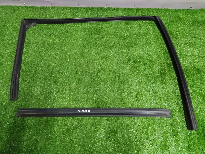 Уплотнитель стекла двери