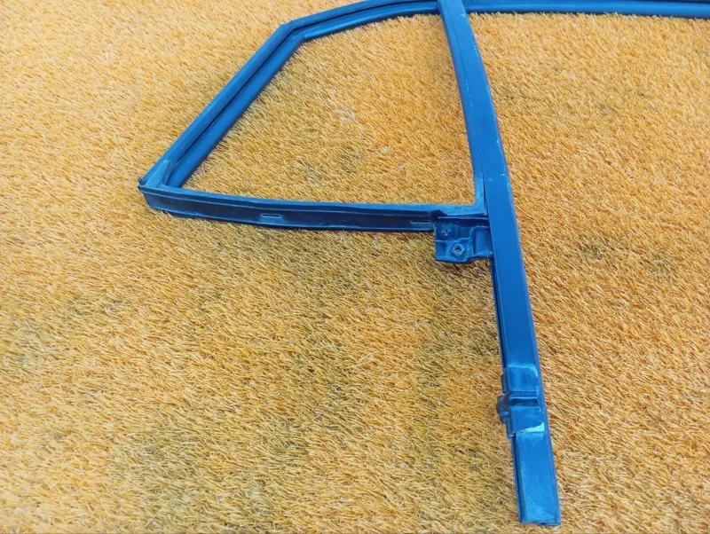 Уплотнитель стекла двери