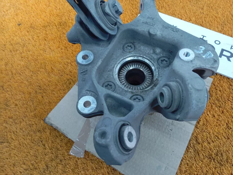 Кулак поворотный