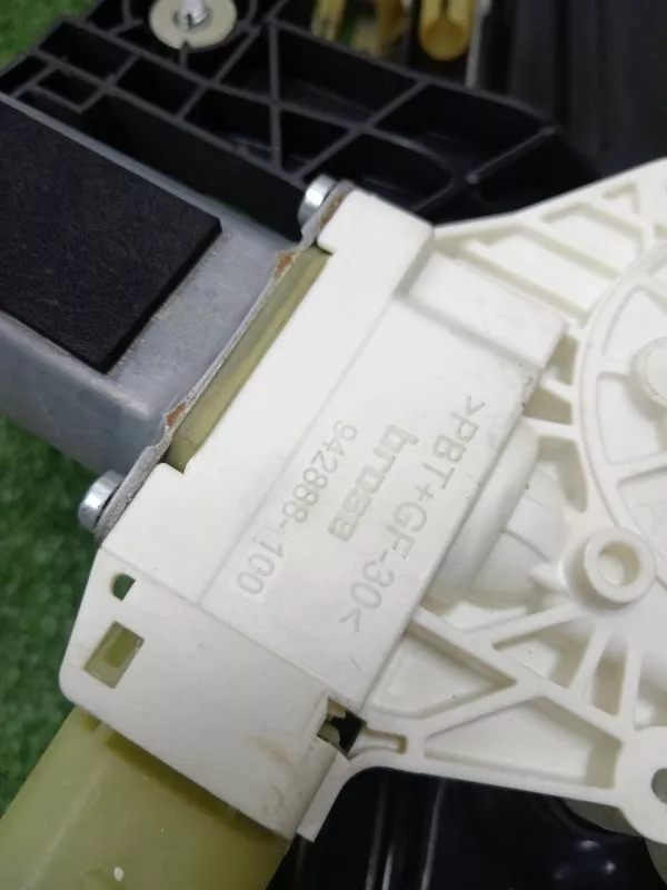 Стеклоподъемник BMW 5-Series 2010 942888100 F10, задний левый