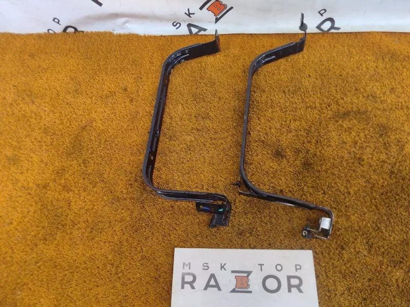 Крепление топливного бака