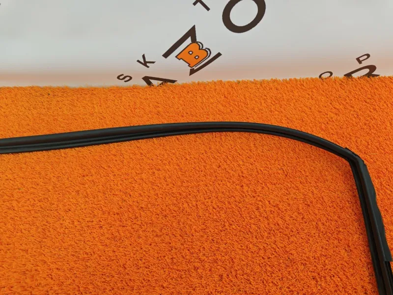 Уплотнитель стекла двери