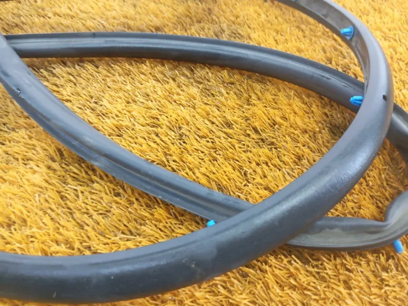 Уплотнитель двери