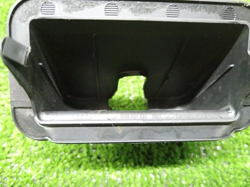 Накладка замка багажника