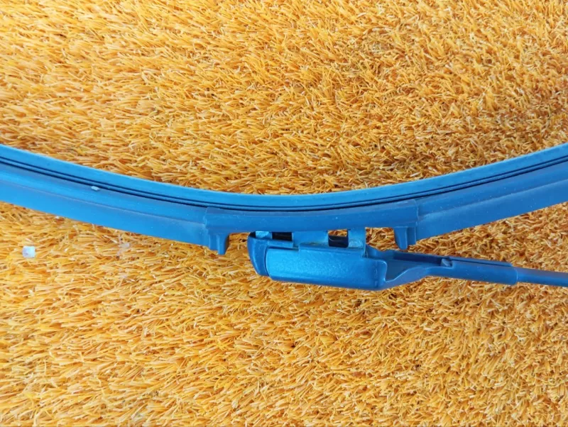 Поводок стеклоочистителя лобового стекла