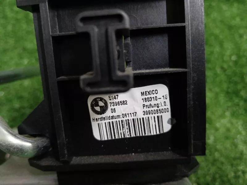 Кронштейн шторки багажника