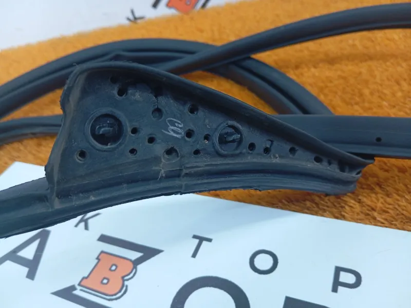 Уплотнитель двери