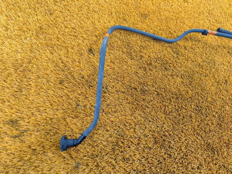 Трубка топливная