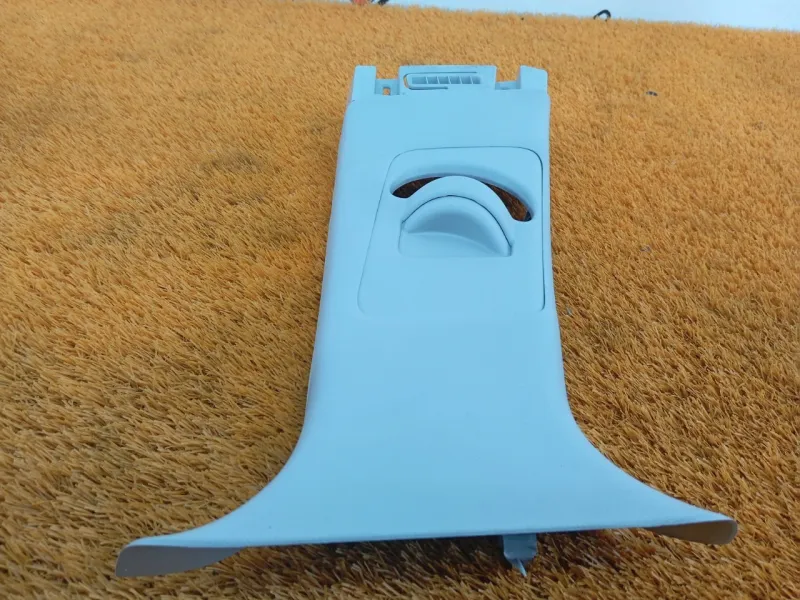 Обшивка центральной стойки