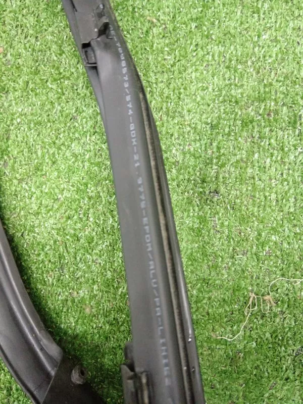 Уплотнитель стекла двери