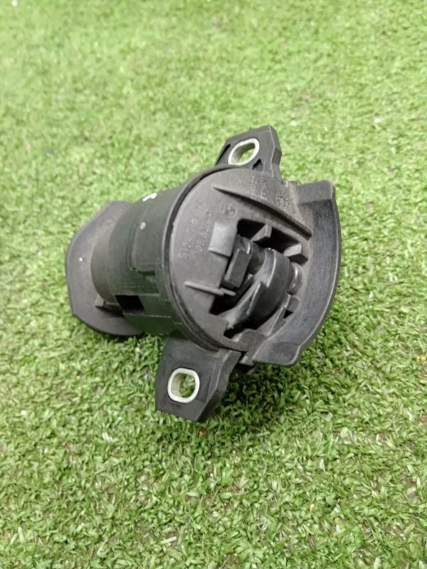 Личинка замка багажника