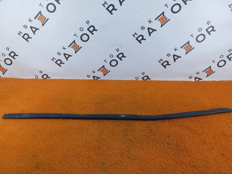 Уплотнитель капота