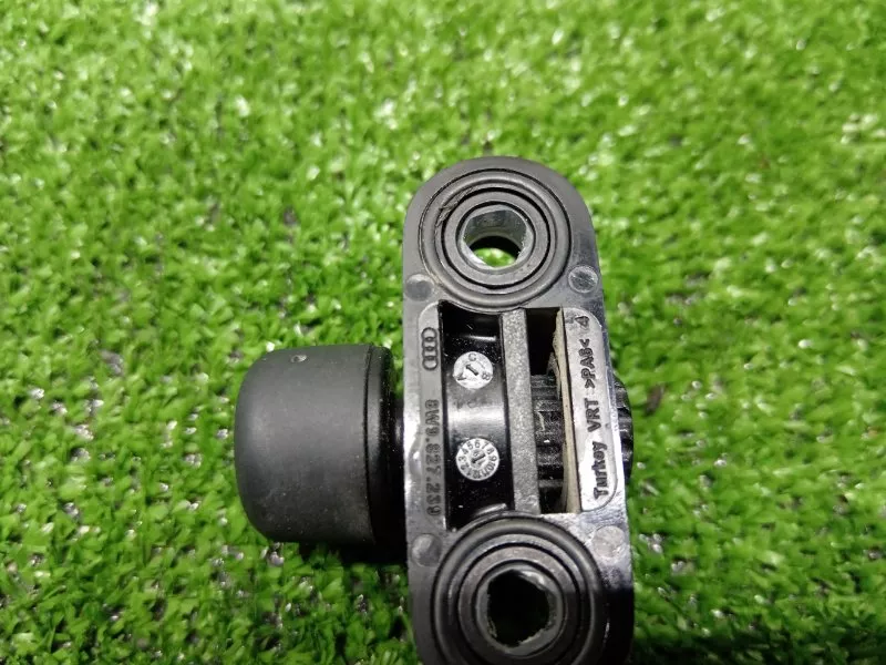 Отбойник крышки багажника