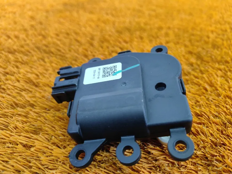 Сервопривод заслонок печки