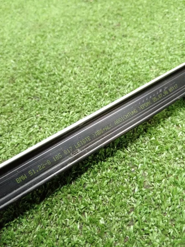 Уплотнитель стекла двери