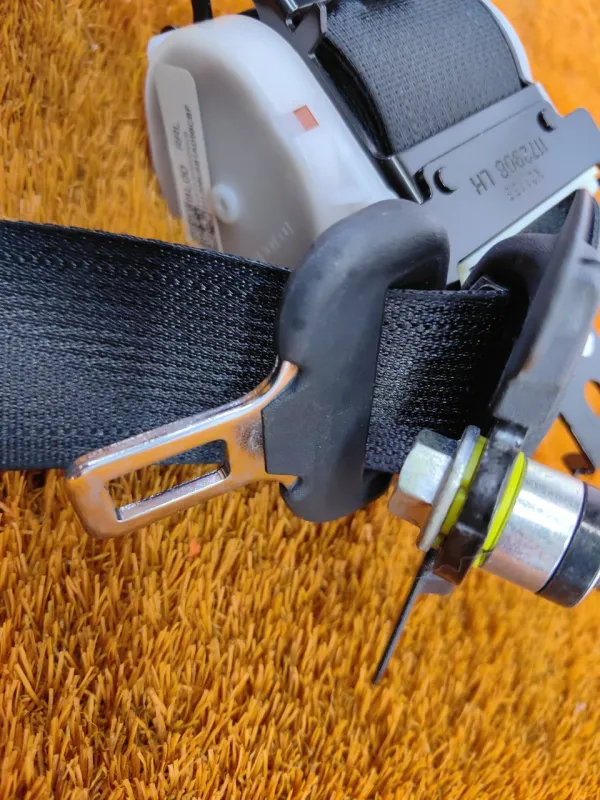 Ремень безопасности