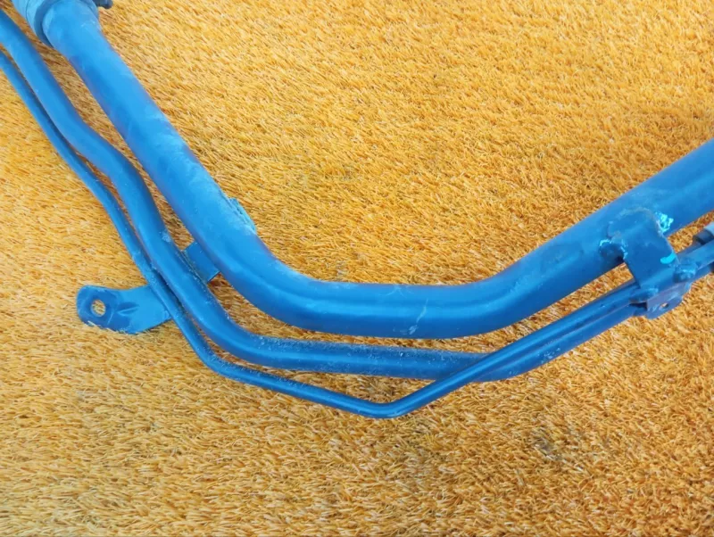 Горловина топливного бака