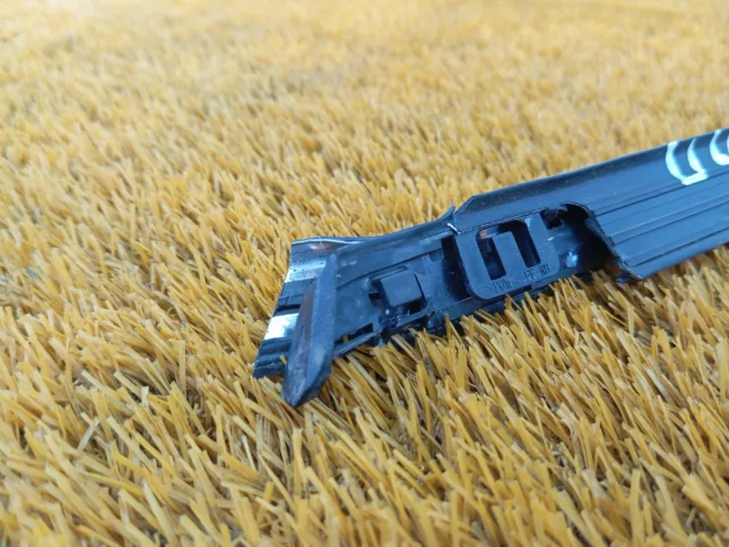 Уплотнитель стекла двери