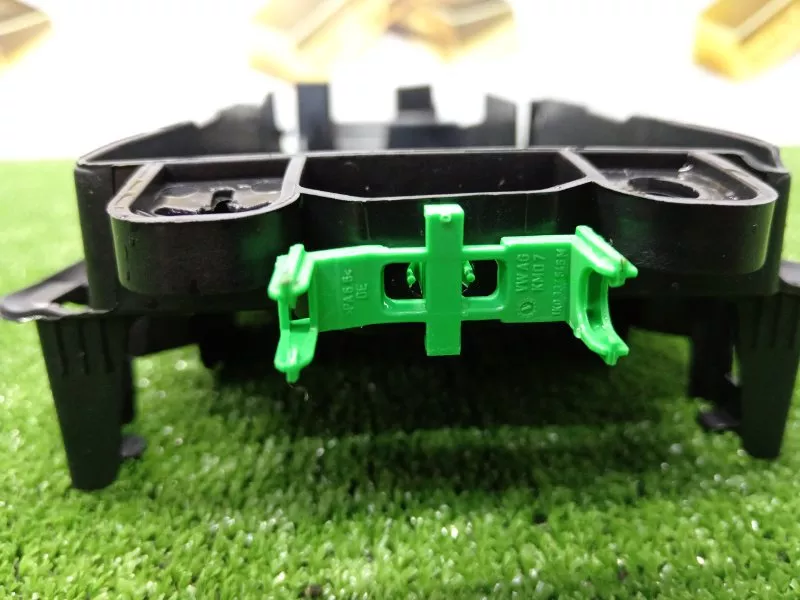 Кронштейн подлокотника