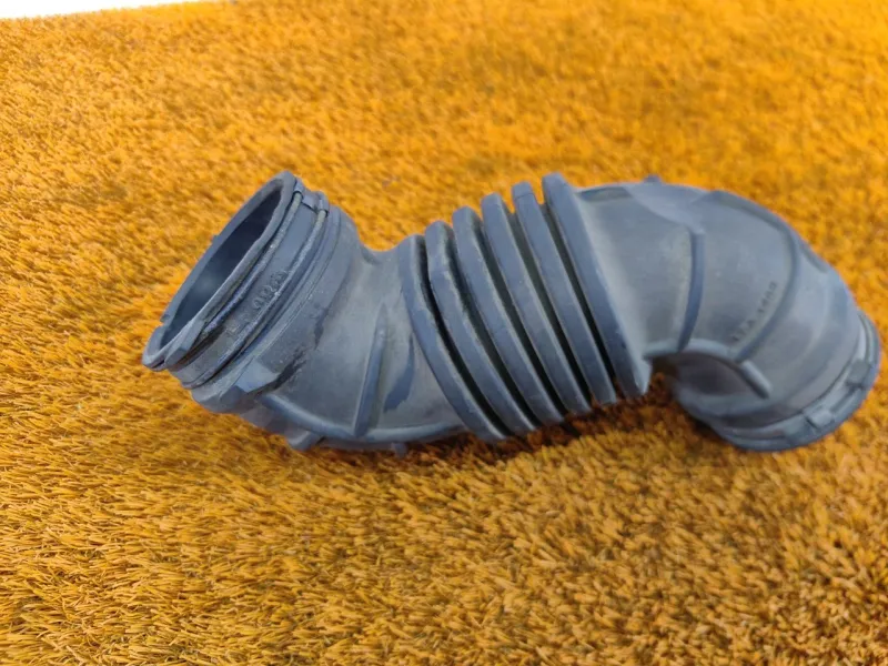 Патрубок воздушного фильтра