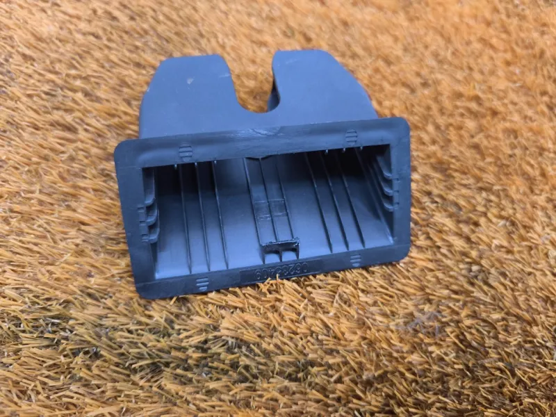 Накладка замка багажника