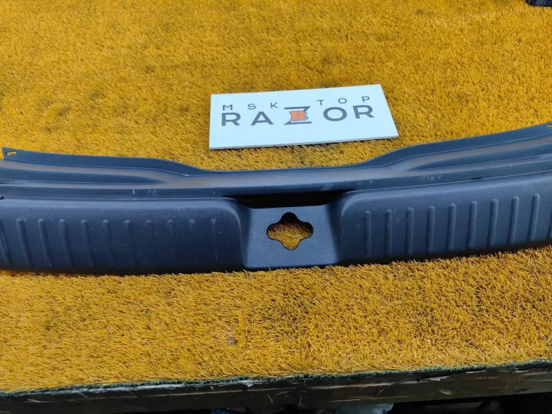 Накладка замка багажника