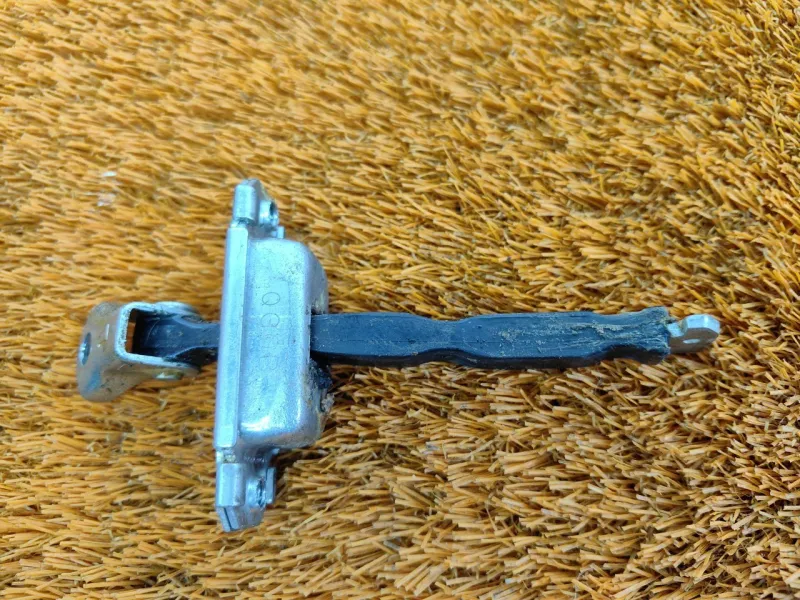 Ограничитель двери