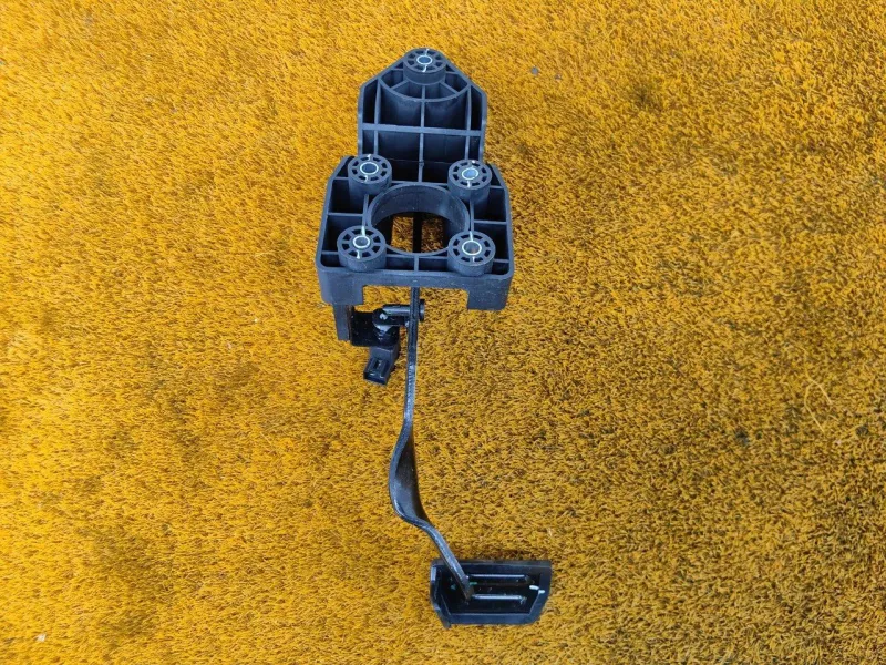 Педаль тормоза