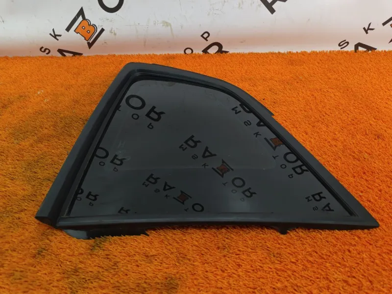 Стекло кузовное глухое