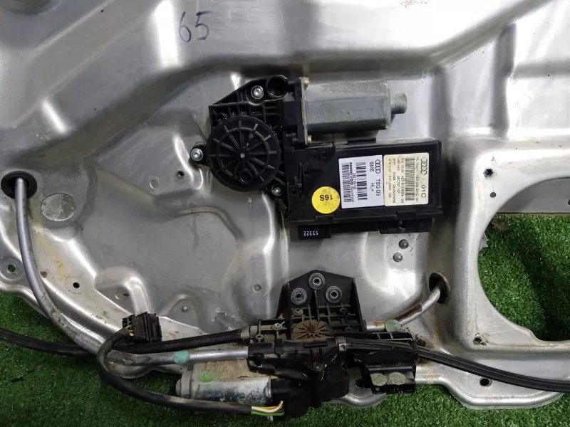 Стеклоподъемник Audi A8 2004 4E0839461C, задний левый