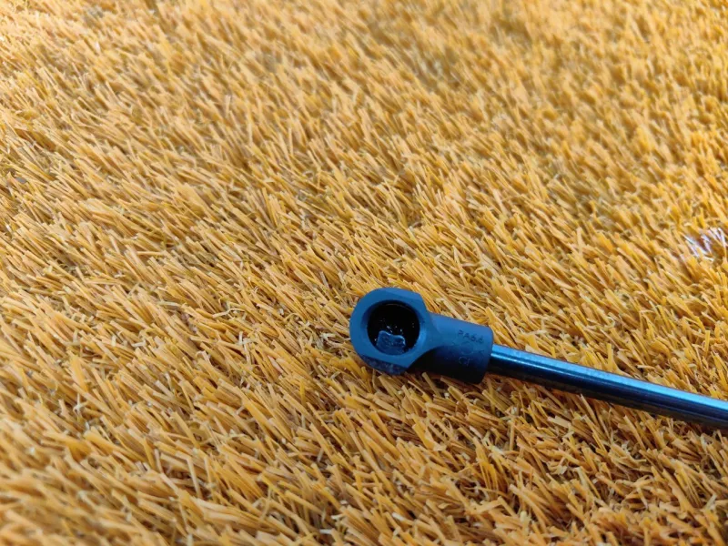 Амортизатор багажника