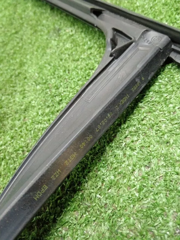 Уплотнитель стекла двери