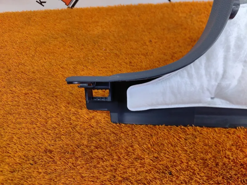 Обшивка центральной стойки