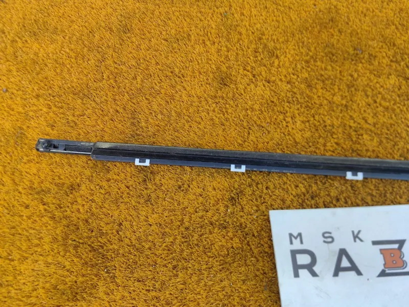 Уплотнитель стекла двери