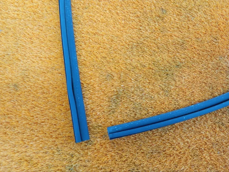 Уплотнитель стекла двери