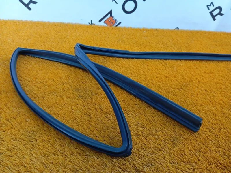 Уплотнитель двери